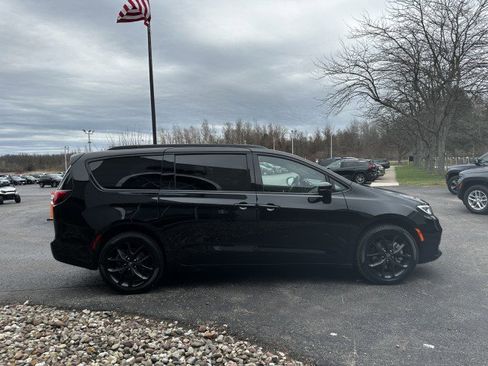 New 2026 Chrysler Pacifica Select w/ S Appearance Package image 10