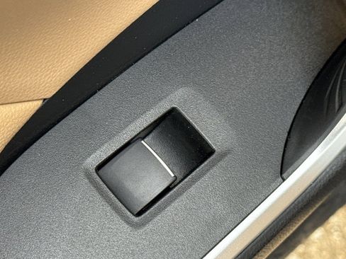 Used 2021 Toyota RAV4 XLE Premium image 31