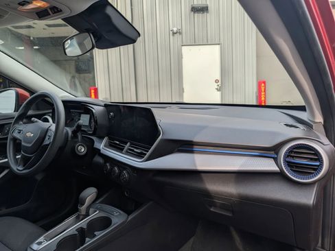 Used 2024 Chevrolet Trax LS w/ LS Convenience Package image 12