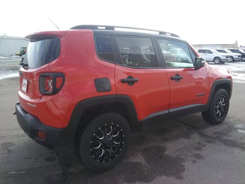 Used 2017 Jeep Renegade Trailhawk image 5