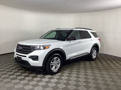 Used 2023 Ford Explorer XLT AWD/4WD image 5