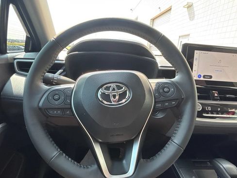 Used 2026 Toyota Corolla Cross LE FWD image 19