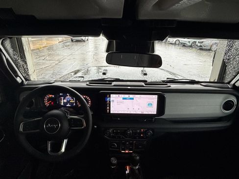 Used 2025 Jeep Wrangler Unlimited Sahara AWD/4WD image 33