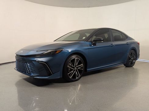 Used 2025 Toyota Camry XSE FWD image 3