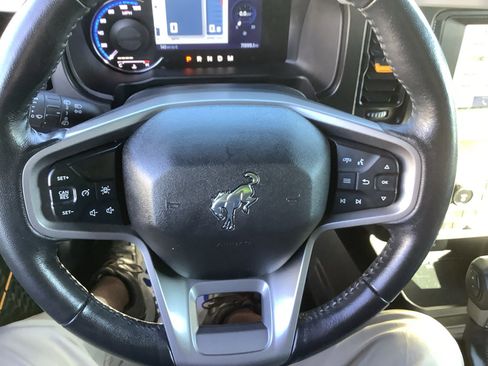 Used 2022 Ford Bronco Badlands image 14