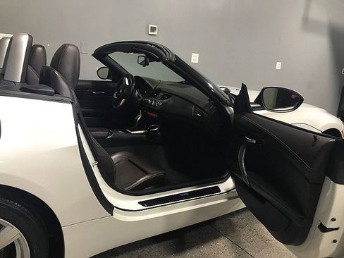 Used 2012 BMW Z4 sDrive28i image 18