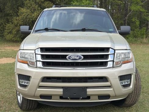 Used 2017 Ford Expedition XLT image 4