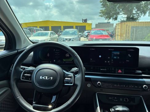 Used 2026 Kia Carnival FWD image 32