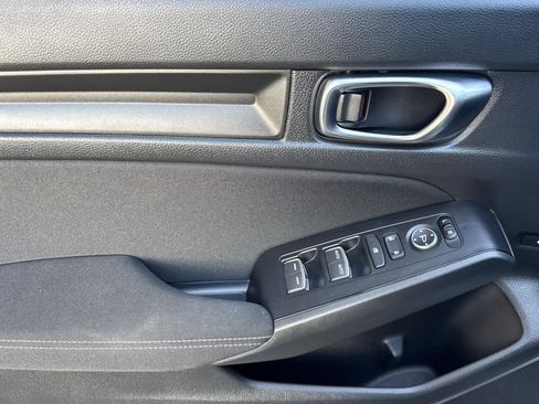 Used 2025 Honda Civic Sport image 11