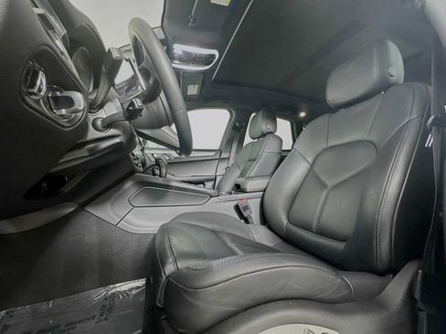 Certified 2026 Porsche Macan AWD/4WD image 5