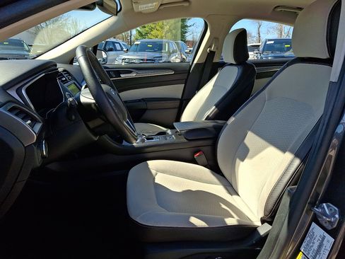 Certified 2020 Ford Fusion SE w/ Equipment Group 151A image 16