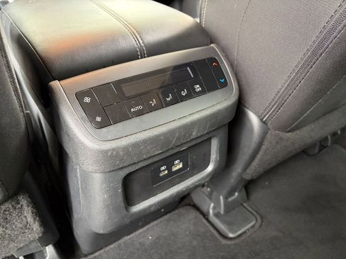 Used 2025 Nissan Pathfinder SV AWD/4WD image 24