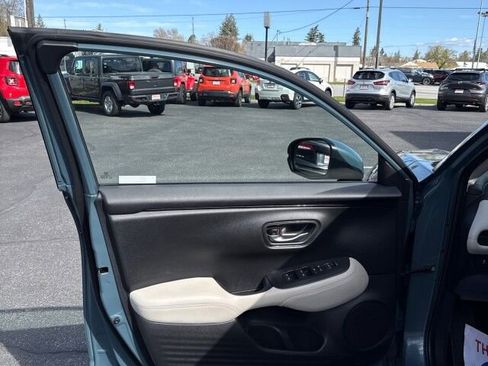 Used 2023 Honda HR-V LX image 9