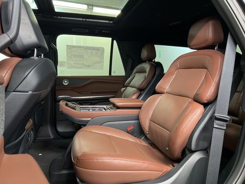 New 2026 Lincoln Navigator Reserve AWD/4WD image 39