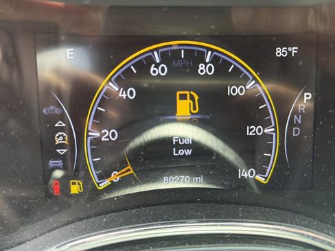 Used 2022 Jeep Grand Cherokee Laredo X RWD image 2