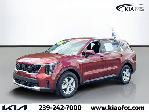 Certified 2025 Kia Sorento LX FWD image 3