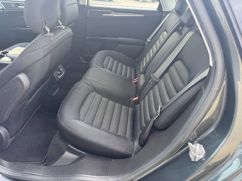 Used 2015 Ford Fusion SE image 9