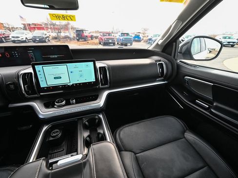 Certified 2025 Ford Expedition Max Platinum image 34