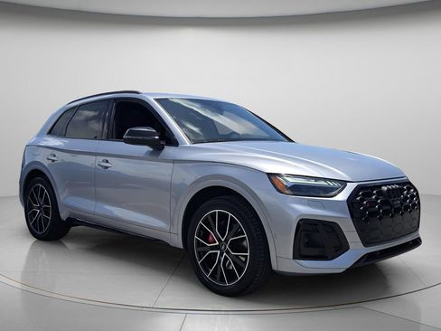 Used 2023 Audi SQ5 Prestige w/ Prestige Package AWD/4WD image 9