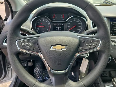 Used 2019 Chevrolet Cruze LT FWD image 25