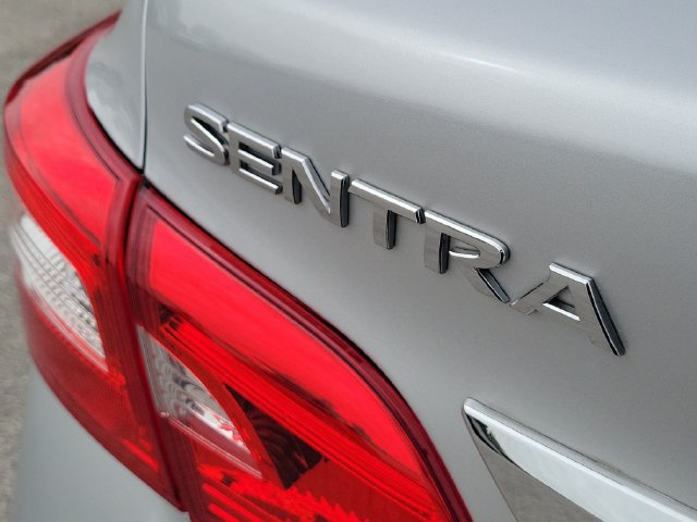 Used 2016 Nissan Sentra SV FWD image 5