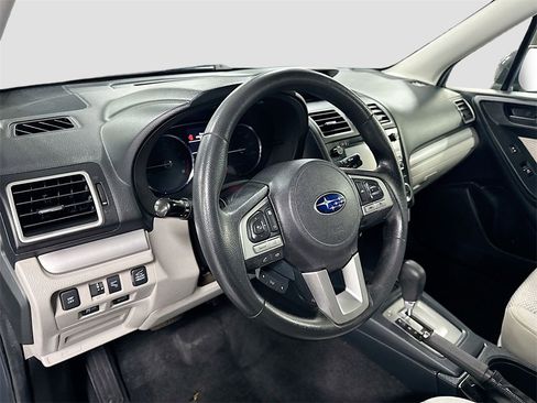 Used 2017 Subaru Forester 2.5i Premium image 5