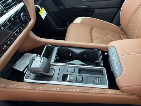 New 2026 Nissan Pathfinder Platinum image 29