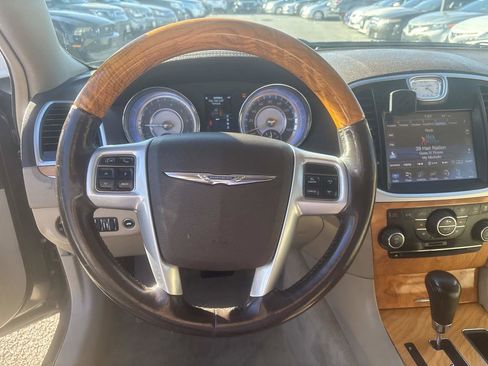 Used 2014 Chrysler 300 C image 11