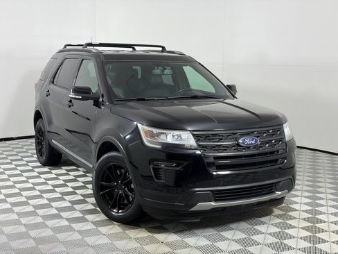 Used 2018 Ford Explorer XLT w/ Equipment Group 202A AWD/4WD image 2
