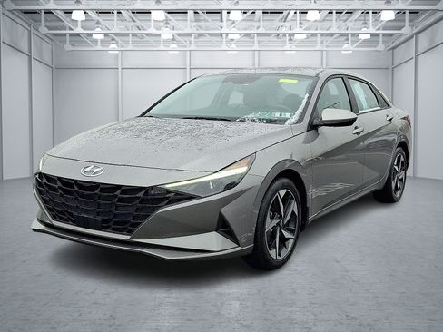 Certified 2023 Hyundai Elantra SEL w/ Convenience Package image 3