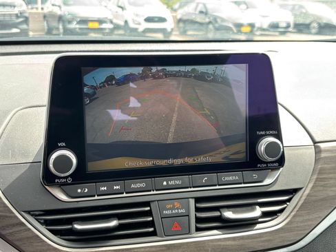 Used 2025 Nissan Altima 2.5 SV FWD image 23