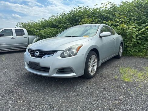 Used 2010 Nissan Altima 2.5 S FWD image 1
