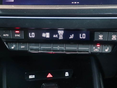 Used 2023 Audi Q4 e-tron Premium Plus image 17