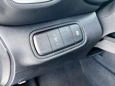 Used 2023 Hyundai Venue SEL image 30