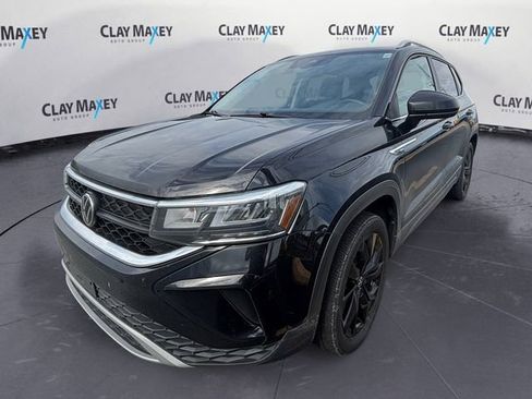 Used 2023 Volkswagen Taos SE AWD/4WD image 1
