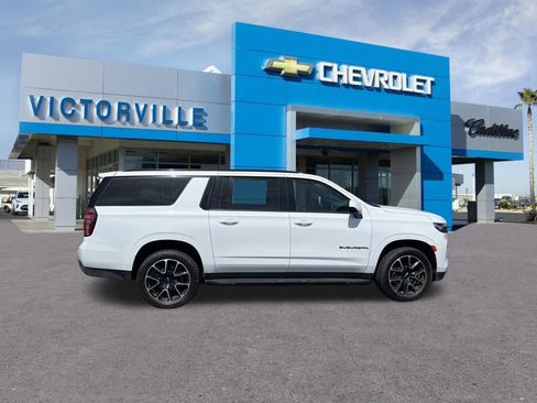 Used 2022 Chevrolet Suburban RST RWD image 4