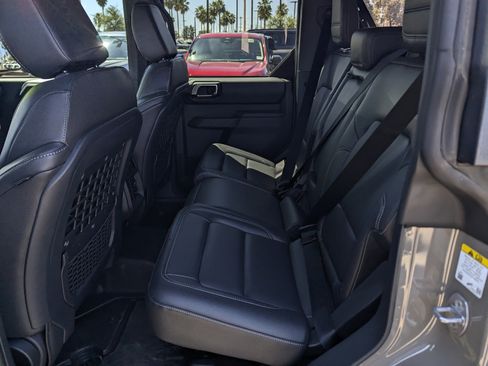 New 2025 Ford Bronco Badlands w/ Sasquatch Package image 8