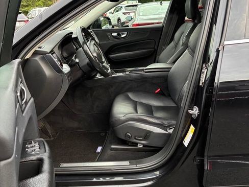 Used 2018 Volvo XC60 T5 Momentum w/ Vision Package AWD/4WD image 26