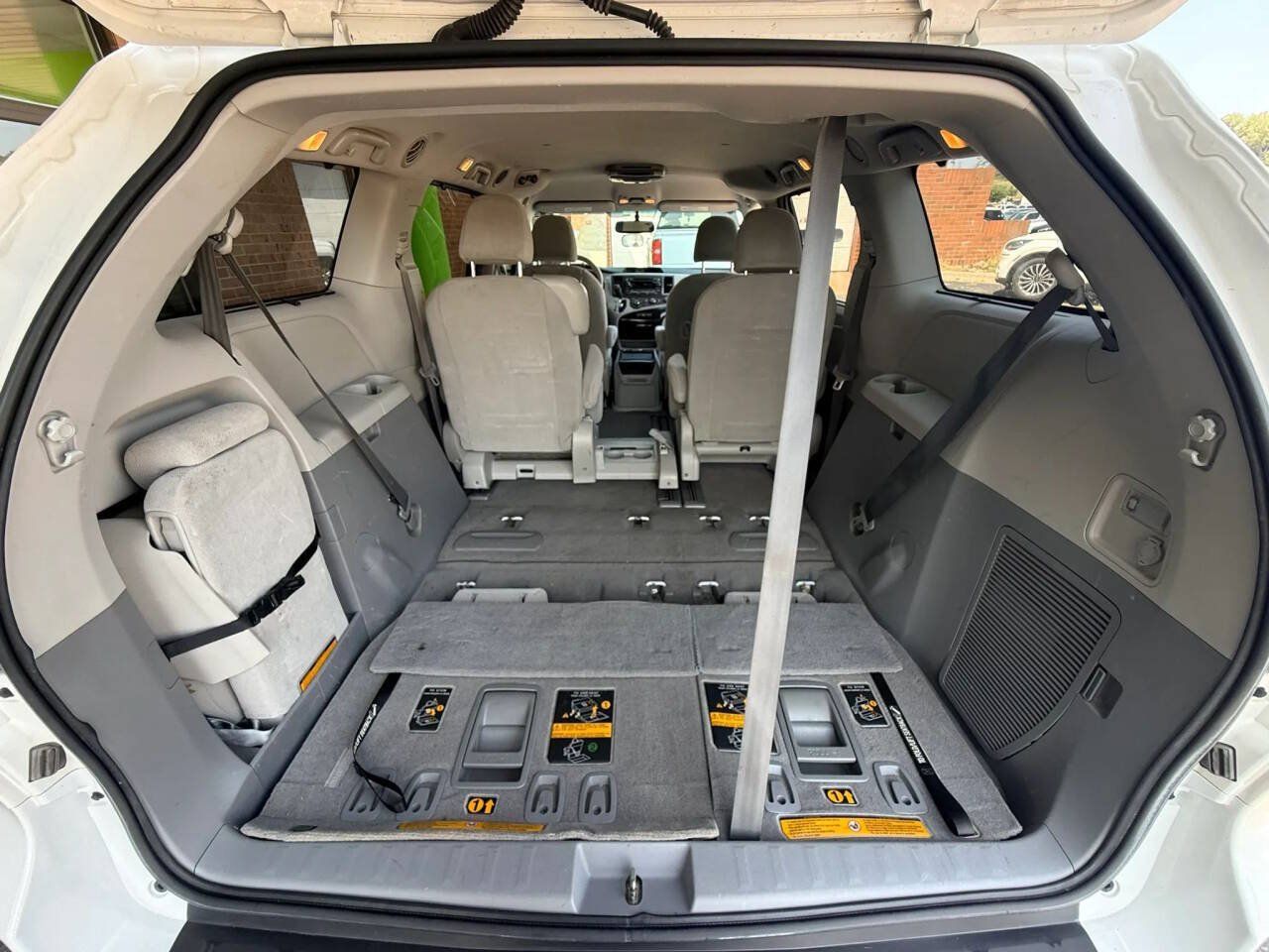 Used 2011 Toyota Sienna LE w/ Towing Pkg FWD image 17