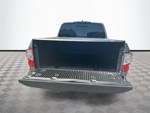 Used 2022 Nissan Titan SV RWD image 25