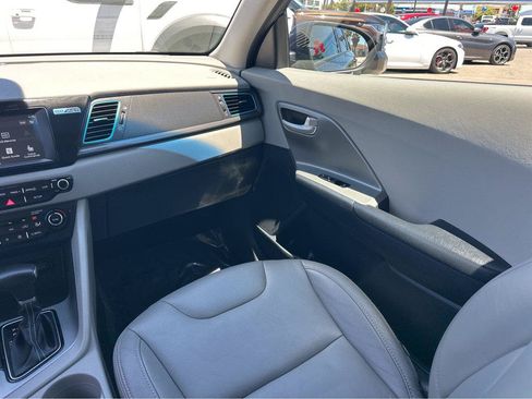 Used 2018 Kia Niro LX FWD image 17