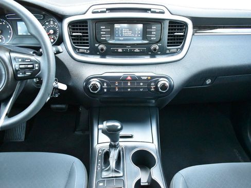 Used 2016 Kia Sorento FWD image 19