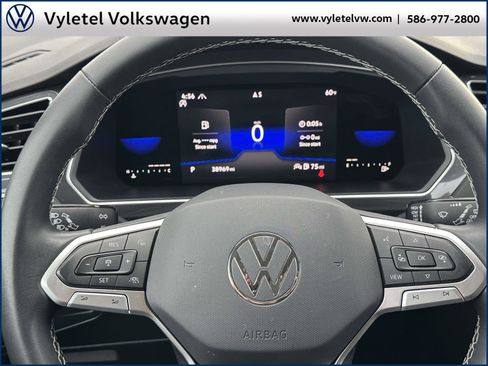 Certified 2022 Volkswagen Tiguan SE image 21