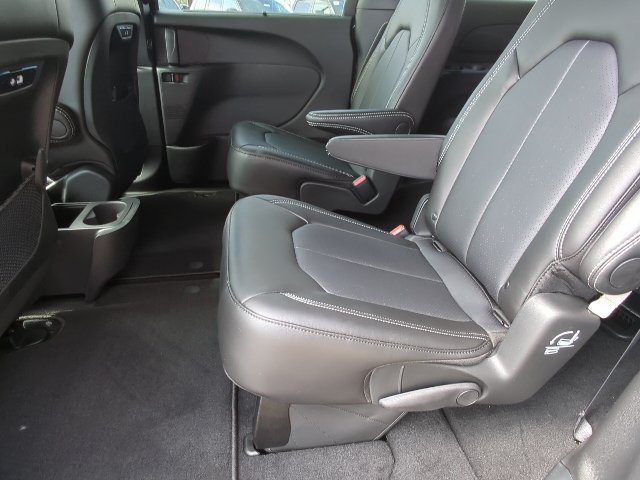 New 2026 Chrysler Pacifica Select FWD image 23