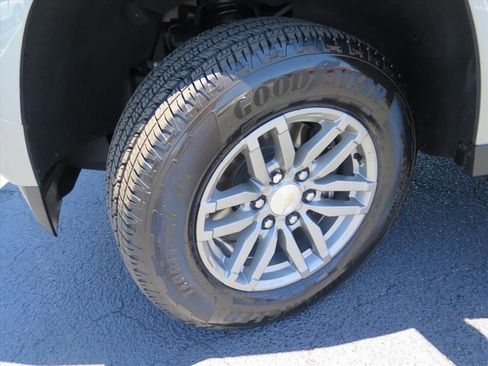 Used 2024 Chevrolet Colorado LT RWD image 18