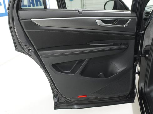 Used 2024 Volkswagen Atlas Cross Sport SE w/ Panoramic Sunroof Package FWD image 31