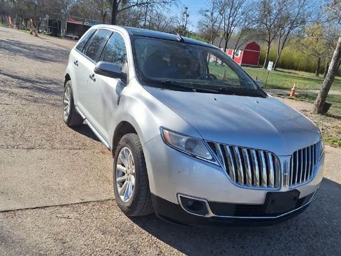 Used 2013 Lincoln MKX FWD image 5