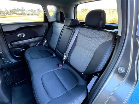 Used 2018 Kia Soul + image 20