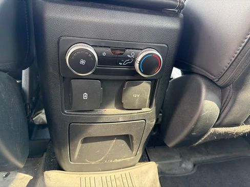 Used 2022 Ford Explorer XLT w/ Equipment Group 202A AWD/4WD image 6