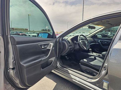 Used 2017 Nissan Altima 2.5 SV FWD image 18